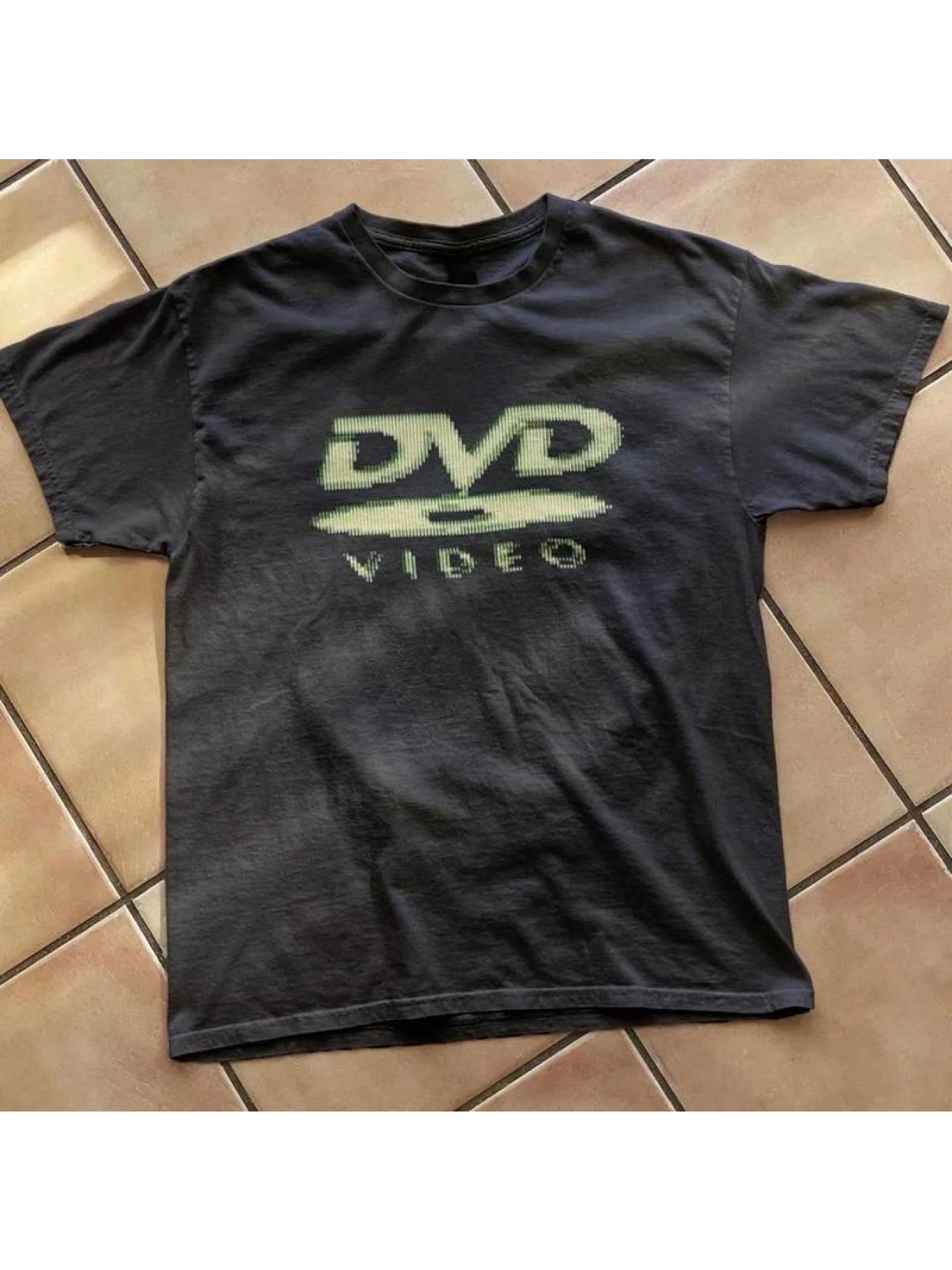 DVD Video Nostalgic Green Logo - Retro Gaming Aesthetic reseña y precio