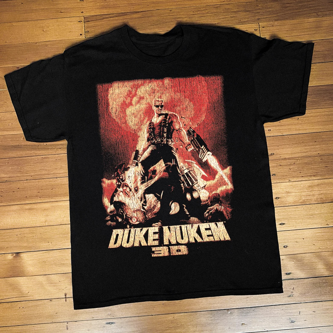 Duke Nukem Retro Game T-Shirt  - Retro Gaming Aesthetic reseña y precio
